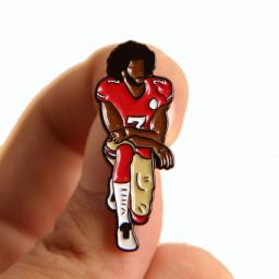 Interessante Jogadores de Futebol Americano Broche Dos Desenhos Animados Originalidade Lapela Emblema Denim Jaqueta Mochila Pin Dado Amigos Fãs Presentes - Image 3