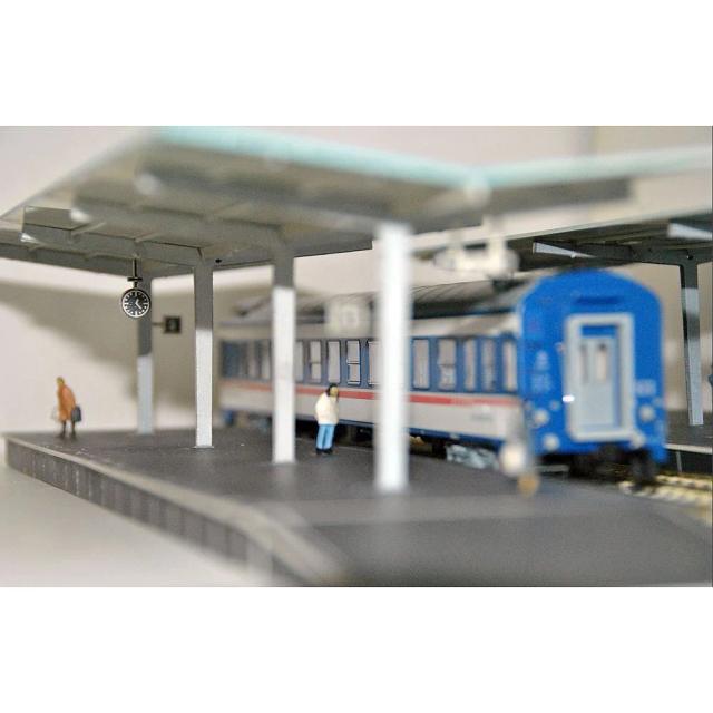 Plataforma de Trem em Escala HO OO 1:87 com Estação Ferroviária - Lote 1 ZT002
