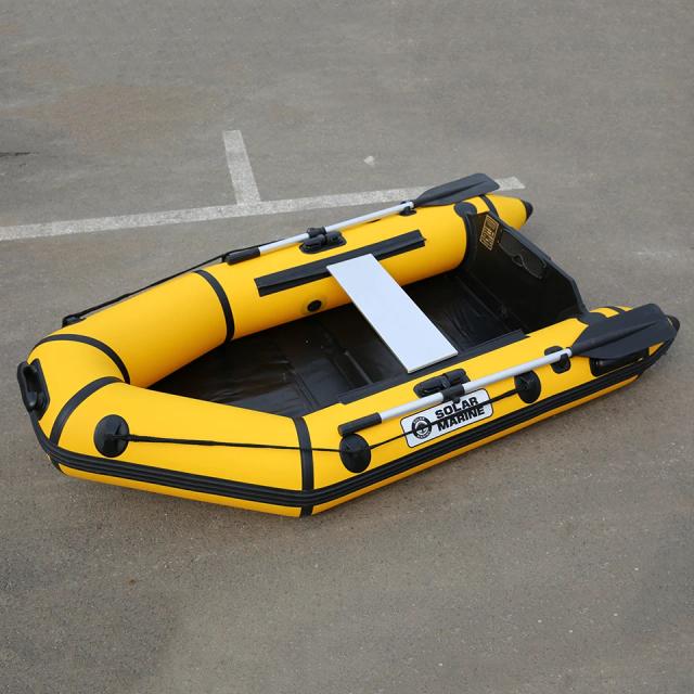 Barco Inflável PVC para 3 Pessoas com 2,3m - Ideal para Pesca e Lazer em Caiaque e Canoa com Piso de Madeira e Acessórios de Velocidade