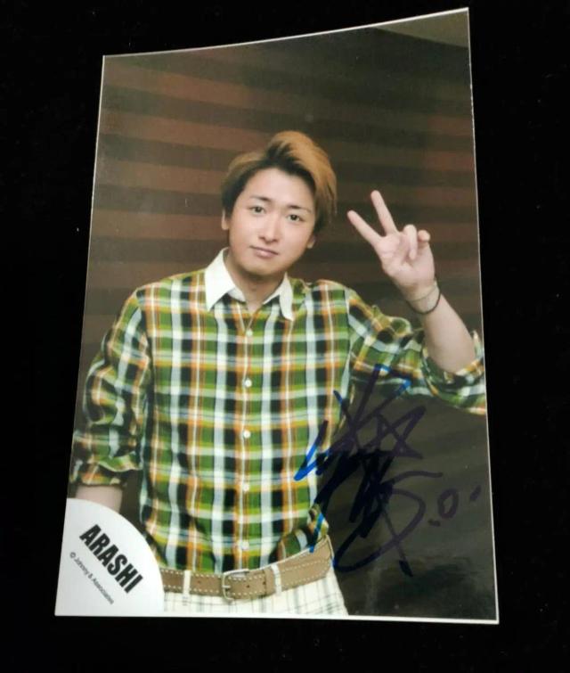Foto autografada de Satoshi Ohno, membro do Arashi, em tinta, tamanho 4x6 - Exclusiva J-POP 10/20/2001