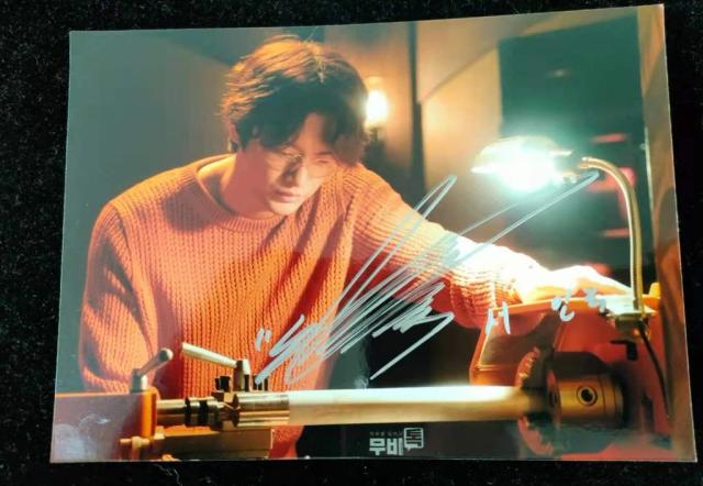 Foto autografada do Seo In Guk em tamanho 5x7 - Item de coleção exclusivo