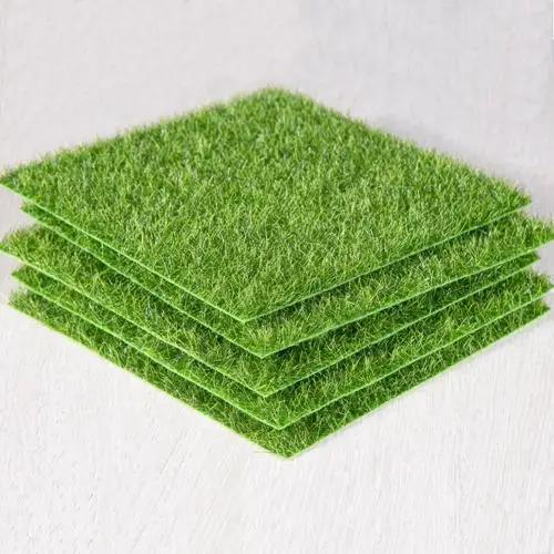 Tapete de Grama Artificial Sintética para Jardins e Ambientes Decorativos