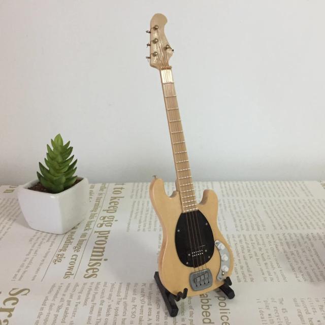 Miniatura de Baixo Elétrico de Madeira 20cm - Instrumento Musical para Casa de Bonecas e Figuras de Ação - Modelo Escala 1/6