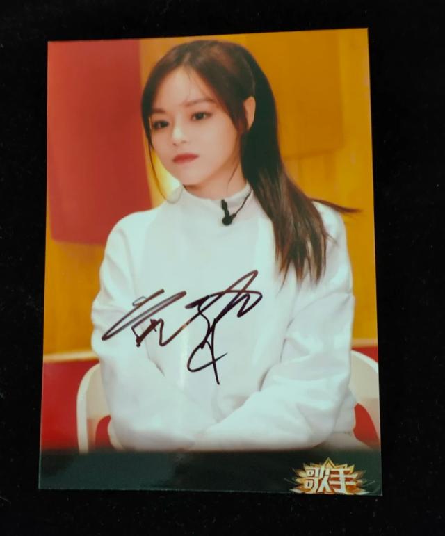 Imagem Autografada de Huang Xiaoyun 5x7 Polegadas - Coleção de Presentes 062021