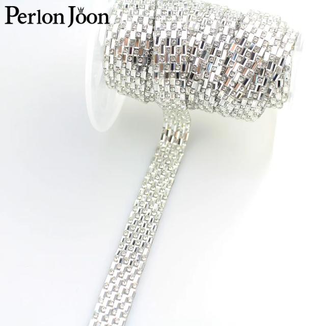 Guarnição de strass para decoração de vestidos e apliques de ferro em vidro preto e dourado, 1 jarda TR099