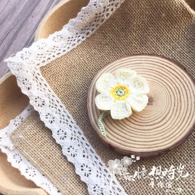 Broche Retrô Artesanal de Flor Selvagem em Crochê para Roupas e Acessórios Decorativos
