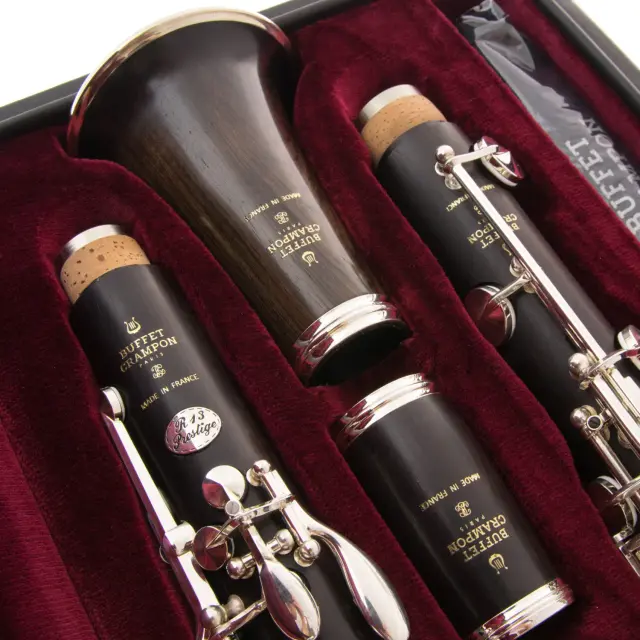 Clarinetes de Madeira Prestige-Ebony: Profissional B com Chaves em Prata, Estojo, Boca e Palhetas R13