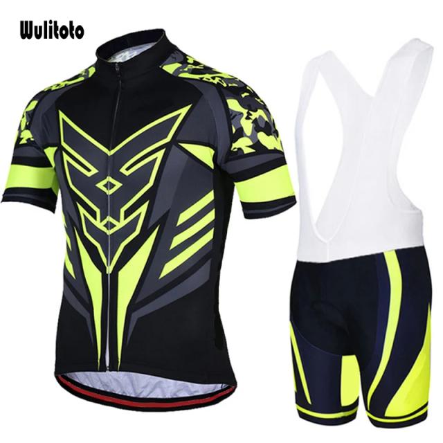 Terno de Ciclismo Masculino Preto e Branco com Estampa de Crânio para Mountain Bike