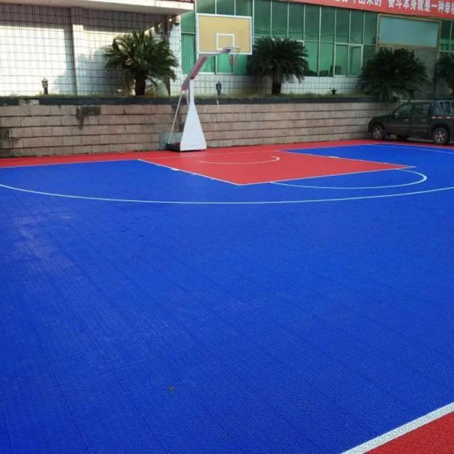 Personalize seu Piso de Jogo: Beable 3 em 3 Quadras de Basquete com Cores e Logotipos Multi-Esporte