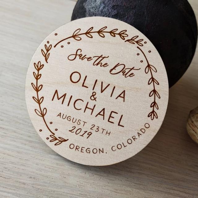 Ímãs de geladeira personalizados para casamento com flores - Save the Date em madeira
