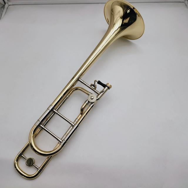 Bach Trombone Tenor TB 450 Bb/F Latão Laca Dourada Profissional com Estojo e Bocal