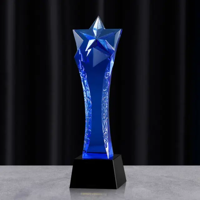 Troféu de Cristal Estrela de Cinco Pontas com Coluna Torcida e Letras Personalizadas - Prêmio Universal de Alto Padrão