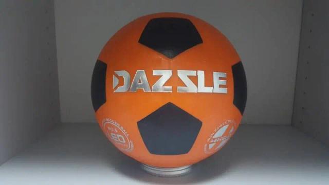 Bola de Futebol Brilhante com LEDs: Ideal para Práticas Noturnas e Diversão Garantida