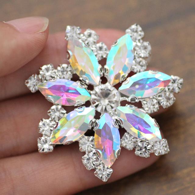 Aplique de Strass em Forma de Flor 4,5cm Cor AB para Decoração de Vestidos com Costura em Base Lisa