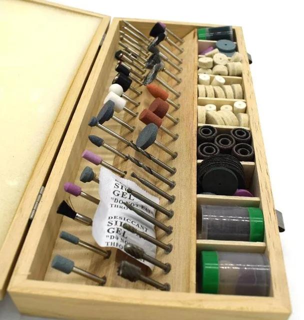 Conjunto de Ferramenta Elétrica Rotativa para Joias com Acessórios de Polimento e Haste de 1/4" em Caixa de Madeira