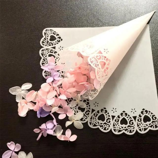 Corte a Laser de Corações em Renda: 50 Peças para Decoração de Casamentos e Lembranças Doces em Cone de Papel