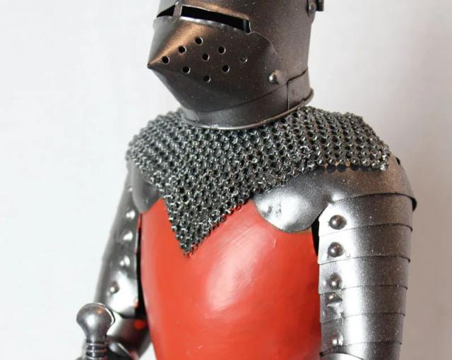 Antigo Cavaleiro Medieval em Armadura: Decoração Estilizada para Casa e Ambientes com Influência Samurai