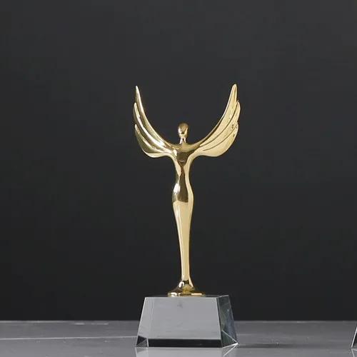 Decoração e Troféus Personalizados para Eventos Esportivos: Destaque seu Logotipo em Basquete, Futebol e Golfe