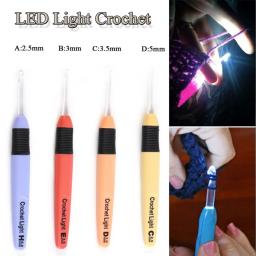 Gancho de crochê com luz led, agulha de tricô, ferramenta de tecelagem, faça você mesmo, ferramentas de tear, tamanho 2.5mm 3mm 3.5mm 5mm, cor aleatória - Image 2
