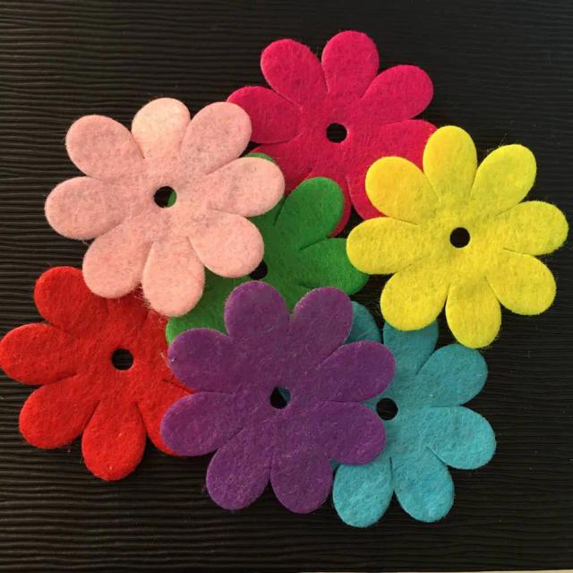 Mix de 50 Apliques de Feltro Acolchoados em Formato de Flores para Artesanato e DIY na Primavera