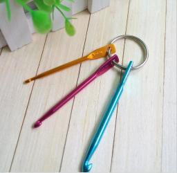 Mini agulhas de crochê 3 tamanhos em 1, conjunto de chaveiro, gancho de tricô multicolorido de alumínio, faça você mesmo - Image 1