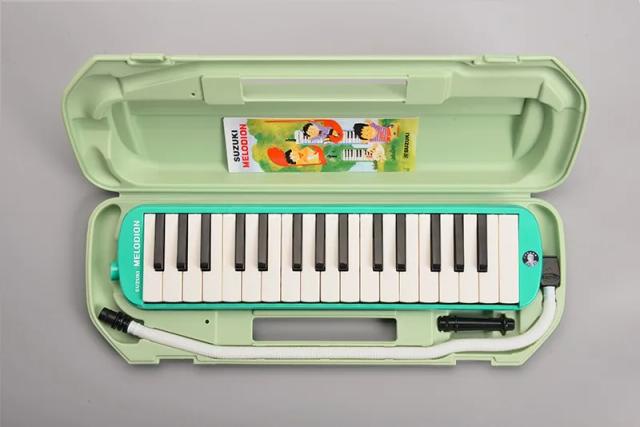 Melodion Suzuki MX-32D com Acessórios: Ideal para Alunos e Músicos - Presente Perfeito!