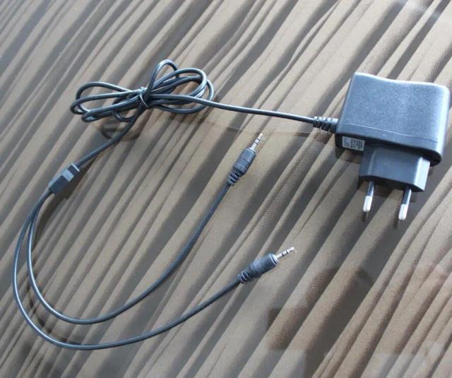 Rádio Comunicador Portátil PMR - Par de Walkie Talkies Móveis com 8 Canais, 446MHz e Alcance de até 5km, Licença Grátis para Europa e Rússia