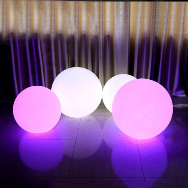 Lâmpada LED Globo Recarregável com Controle Remoto - Luz Noturna Ideal para Casa, Festas e Ambientes Internos e Externos