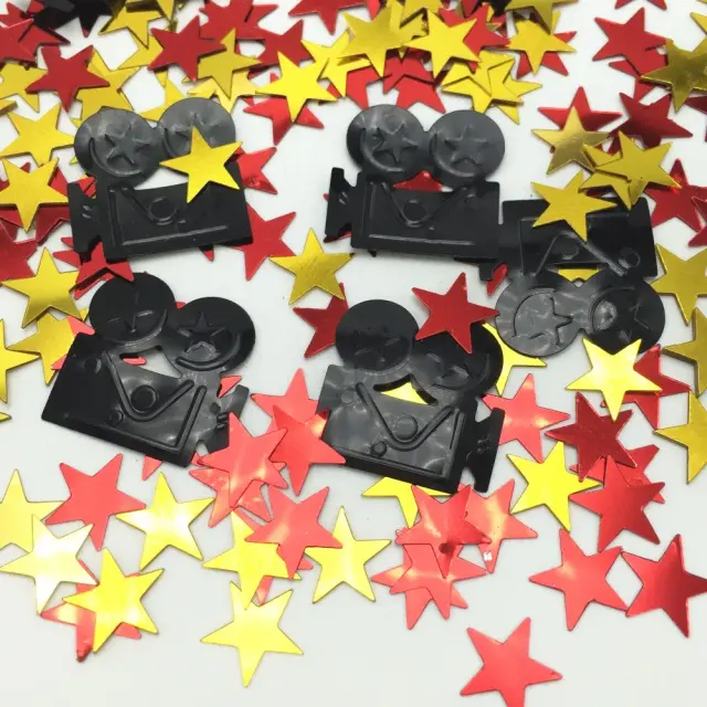Decoração de Mesa Festiva com Tapete Vermelho e Confete de Estrelas para Temática de Cinema