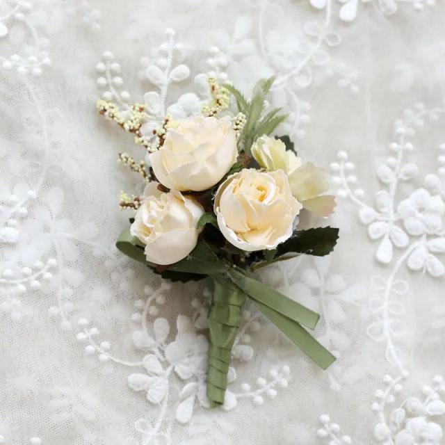 Corsage de Pulso Masculino em Seda com Rosa Vermelha para Casamento com Alfinetes e Boutonniere para Noivo e Dama de Honra