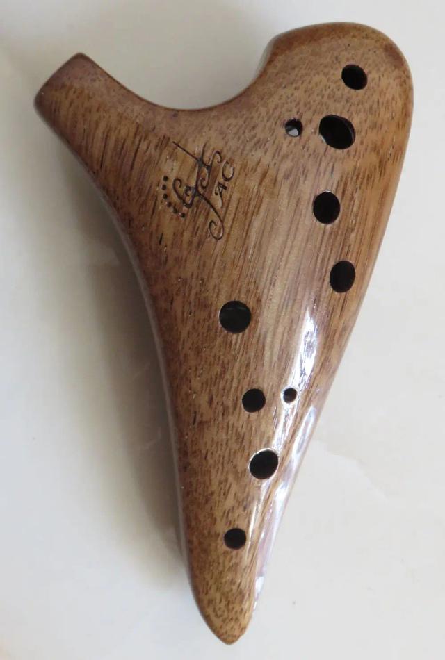 Ocarina de Madeira com 12 Buracos para Alto C - Instrumento Musical Encantador