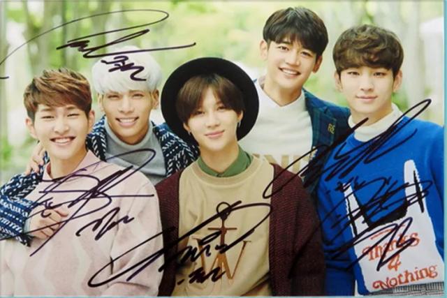 Foto autografada do grupo SHINee em tamanho 6 polegadas com frete grátis disponível