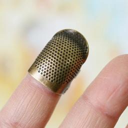 Protetor de dedo de metal, prático, dedal, artesanato, costura, diy, ferramentas de proteção para o dedo, acessórios de costura doméstica - Image 3