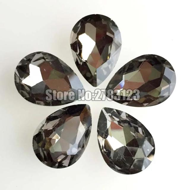Strass em formato de gota com ponta cinza - Cristal de vidro de alta qualidade nas medidas 4x6mm, 6x8mm, 7x10mm, 10x14mm, 13x18mm e 18x25mm