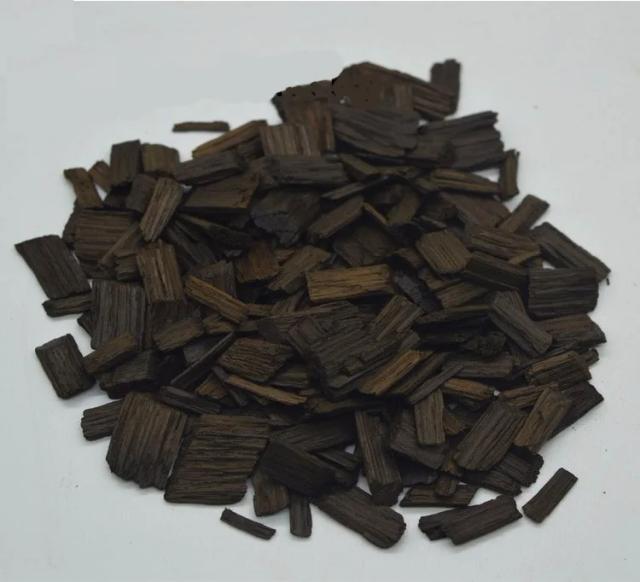 Chip de Carvalho Francês para Vinho: Sabor Leve e Escuro para um Brinde Perfeito