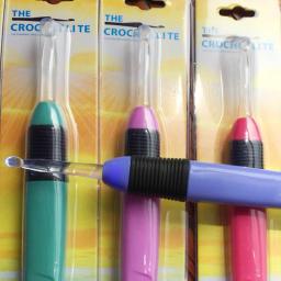 Gancho de crochê com luz led, agulha de tricô, ferramenta de tecelagem, faça você mesmo, ferramentas de tear, tamanho 2.5mm 3mm 3.5mm 5mm, cor aleatória - Image 4