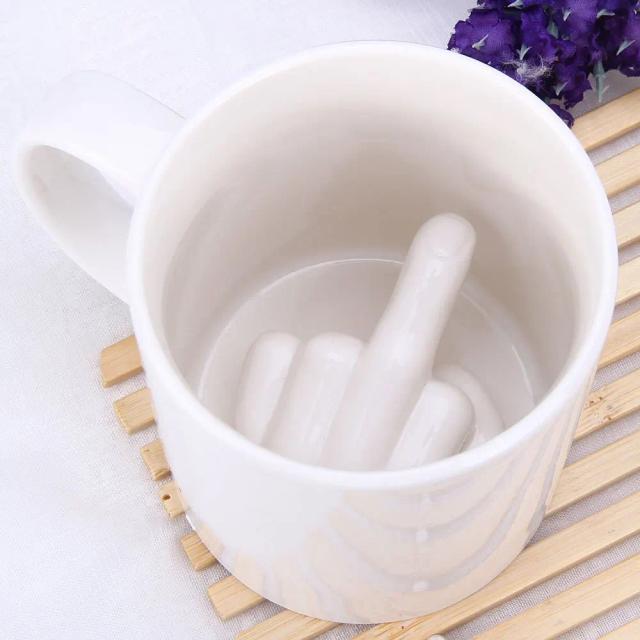 Criativa Caneca de Cerâmica Dedo Médio Branca: Mistura Engraçada de Café e Leite com Grande Capacidade