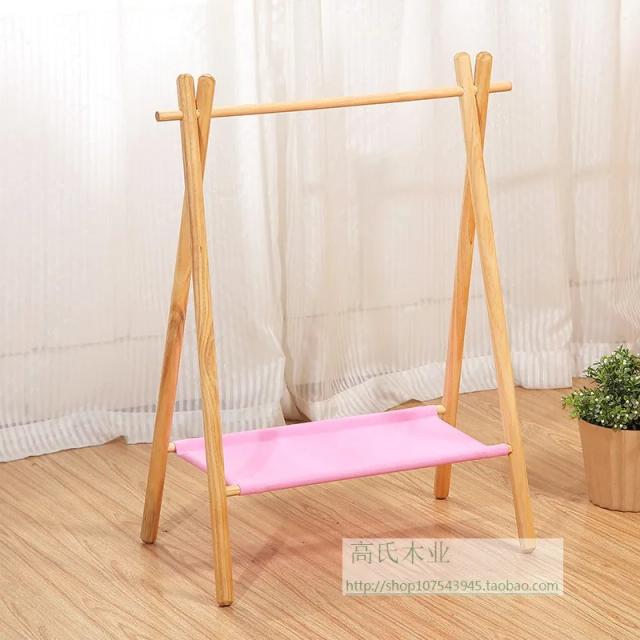 Cabide Criativo de Madeira para Roupas de Pets: Organizador Elegante para Cães e Gatos na Decoração da Sua Casa
