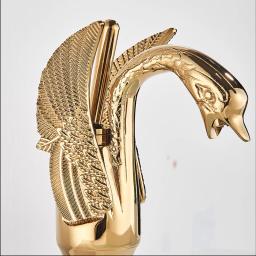 Ouro torneira da bacia de bronze deck monte banheiro torneiras forma cisne único punho pia lavatório misturador água quente e fria - Image 3