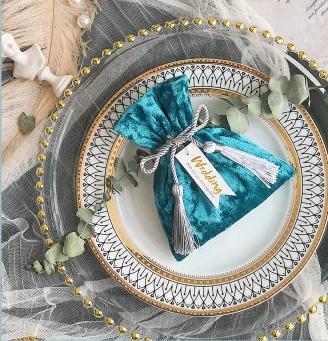 Saco de Doces Elegante com Borla Dourada para Casamento e Festas Temáticas