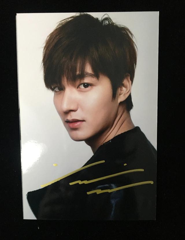 Foto autografada de Lee Minho 4x6 - Colecionáveis K-POP 062021