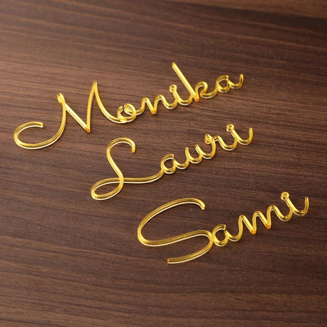 Cartões de mesa personalizados em laser para casamentos: uma apresentação encantadora para noivas e noivos e seus convidados.