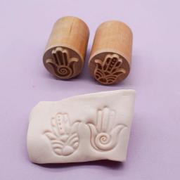 Carimbo de argila textura de mão, Grave Ferramentas para Cerâmica e Cerâmica, Blocos esculpidos, Ferramenta de cerâmica esculpida, Novo, Fatima Lucky, 3,5 cm Redondo - Image 1