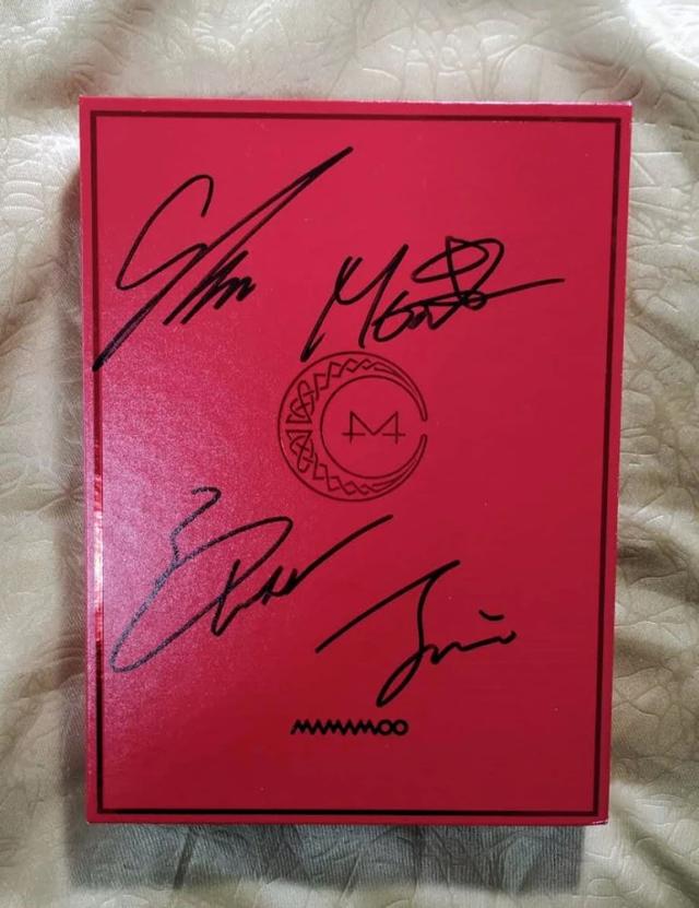 Álbum de Memória do Mamamoo com Autógrafo e Foto Assinada Refletora 082021