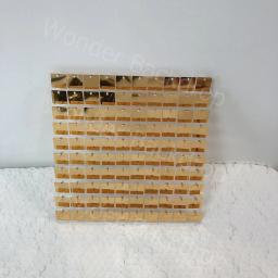 Decoração de parede com lantejoulas brilhantes e douradas - Image 3