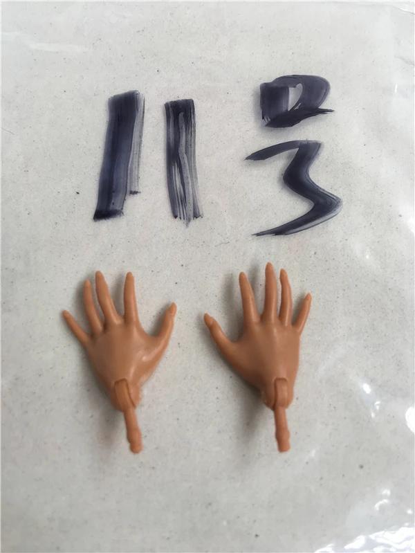 Nova substituição original boneca mãos monstering alta boneca brinquedo peças preto cinza amarelo azul fishman boneca mãos diy brinquedo acessórios - Image 1