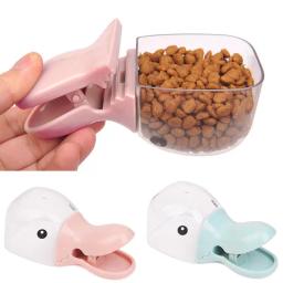 Colher de comida para animais de estimação multi-propósito, colher desenho animado de plástico com canal para cães e gatos, suprimentos de alimentação para animais de estimação, 1 peça - Image 2