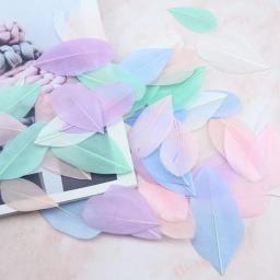 Penas de ganso 50 peças 4-8cm, mistura natural de cores penas de ganso para artesanato diy, confecção de joias, acessórios de decoração de festa de casamento - Image 1