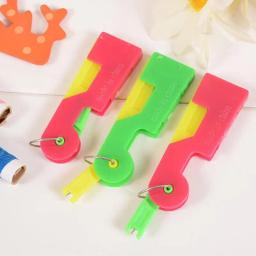 Passador automático de agulha de costura, para idosos, conveniente, ferramenta de linha de costura, alça de plástico, artesanato, ferramenta de agulha de costura - Image 1