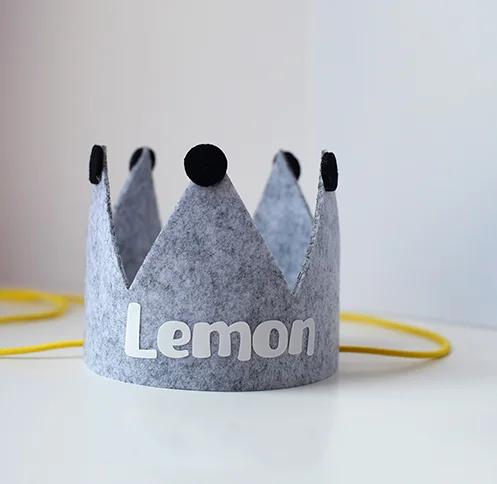 Chapéu de Feltro Amarelo Personalizado para Bebês - Acessório Fotográfico para Chá de Bebê e Aniversários 8x10cm